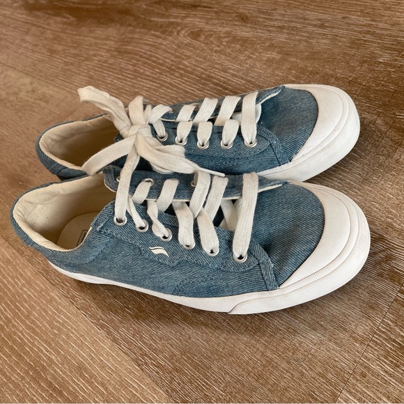 Keds Women's 7.5 Blue Chambray Sneakers featuring fresh foam - Picture 1 of 7
